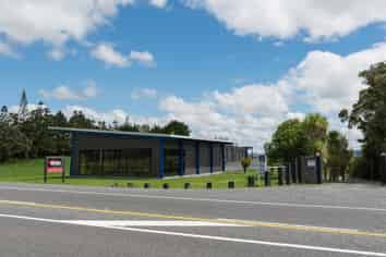 228m² Showroom/Industrial on SH 10