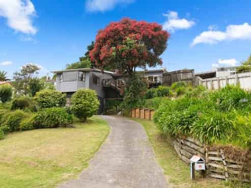 39 Tennis Court Road, Raumati South