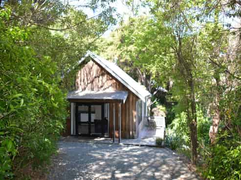 6888I Christchurch Akaroa Road, Takamatua