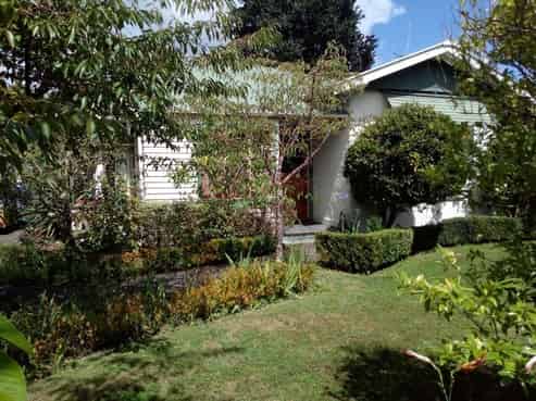 32 Worcester Street, West End