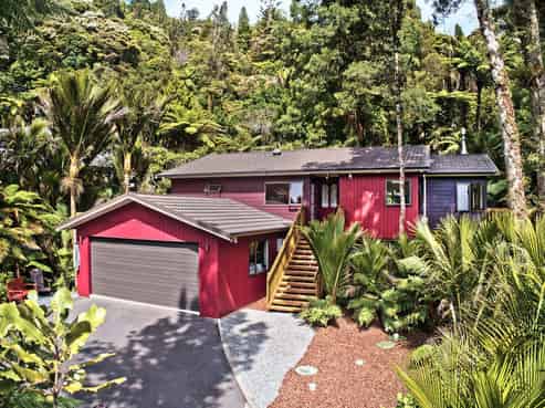 408 Scenic Drive, Waiatarua