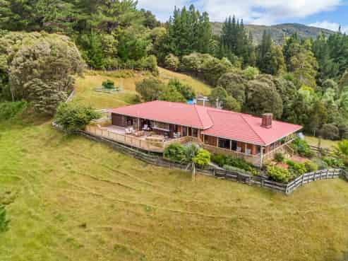243 Katherine Mansfield Drive, Whitemans Valley