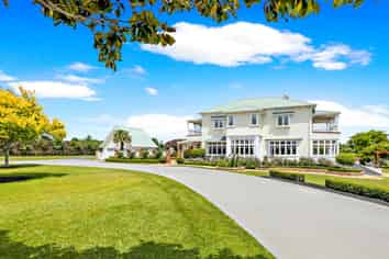 210 Clifton Road, Whitford