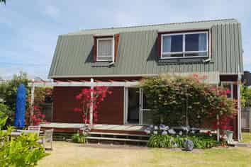 232 Rangi Ave, Whangamata