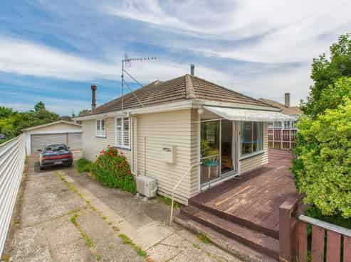 42 Montgomery Crescent, Bader