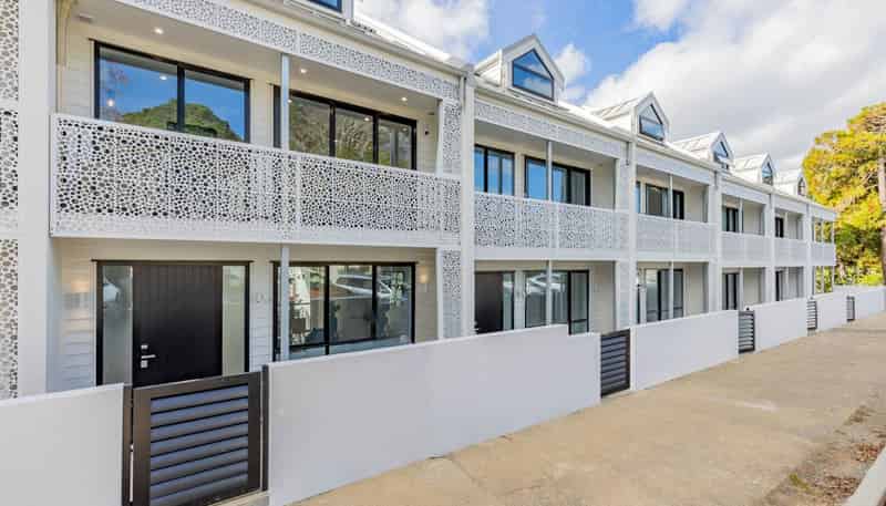 30 Claude Road, Epsom