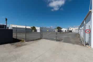 PRICED AT RATINGS VALUATION - 1040M² BUILDING