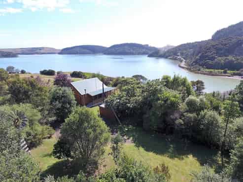 1 Willow Point Road, Taharoa