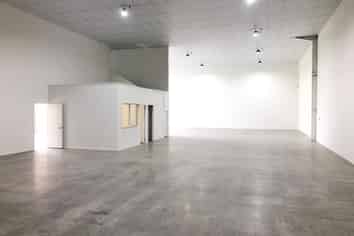 545m² SHOWROOM - 700m² WAREHOUSE