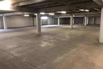 545m² SHOWROOM - 700m² WAREHOUSE