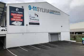 545m² SHOWROOM - 700m² WAREHOUSE