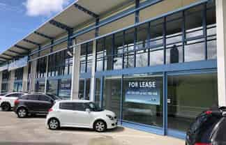 545m² SHOWROOM - 700m² WAREHOUSE