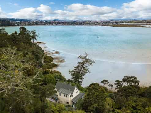 47 Chatham Avenue, Paremoremo