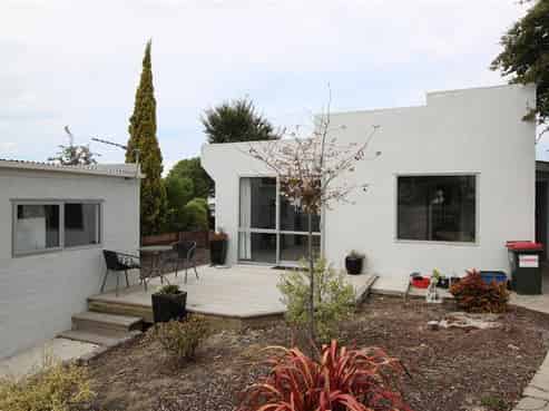 135 Oakwood Avenue, Balaclava