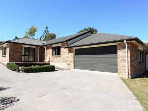 24 Palm Grove Drive, Western Heights