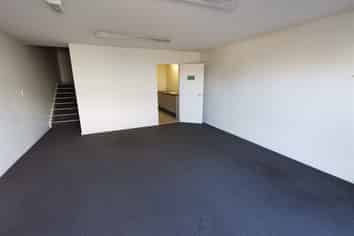 Modern 293sqm Warehouse / Office / Showroom