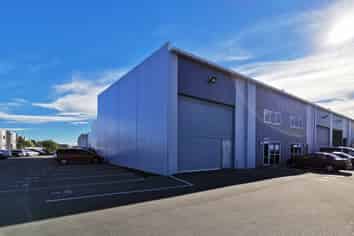 Modern 293sqm Warehouse / Office / Showroom