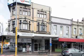 MAKE MONEY IN THIS BUSY FRINGE LOCATION