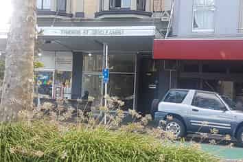 MAKE MONEY IN THIS BUSY FRINGE LOCATION