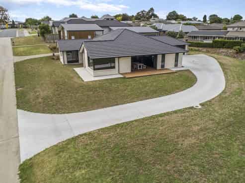 11 Meadowbrook Place, Buckland