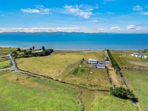 817 East Coast Road, Kaiaua