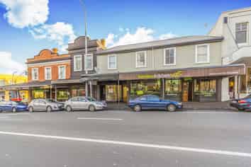 HIGH FOOT TRAFFIC + HUGE EXPOSURE = ENORMOUS P...