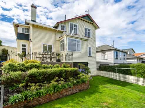 75 Eglinton Road, Mornington