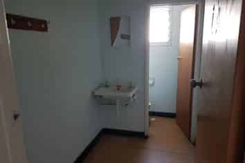 Large Clean Retail Space