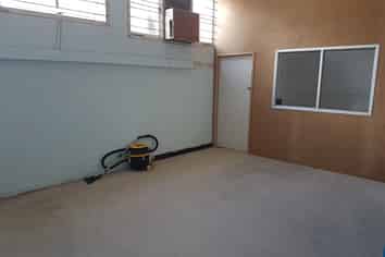 Large Clean Retail Space