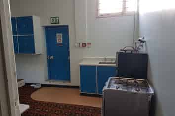 Large Clean Retail Space