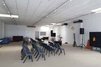 Large Clean Retail Space