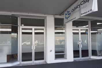 Large Clean Retail Space