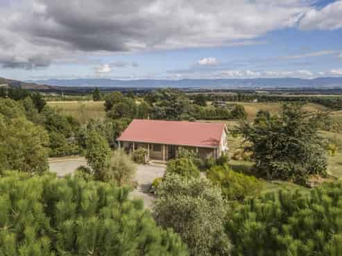 121 Southdown Drive, Martinborough