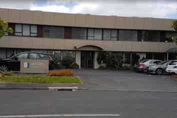 682m² split level office