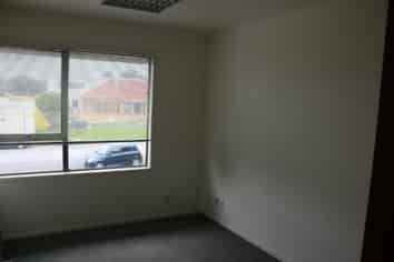 682m² split level office