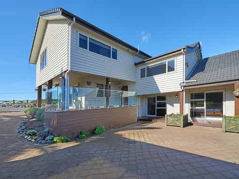 187 Okura River Road, Okura