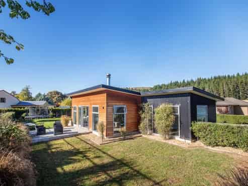 7 Alice Burn Drive, Luggate