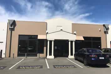 STAND OUT SHOWROOM OPPORTUNITY