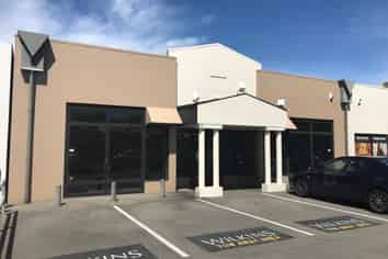 STAND OUT SHOWROOM OPPORTUNITY