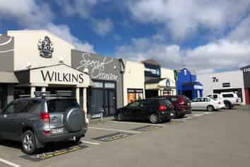 STAND OUT SHOWROOM OPPORTUNITY