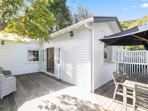 6 Kowhai Street, Eastbourne