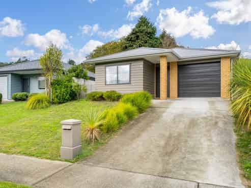 75 Farmer Crescent, Taita