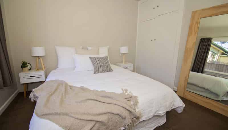 27B Hills Road, Edgeware