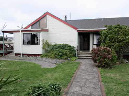 8 Pohutukawa Drive, Opunake