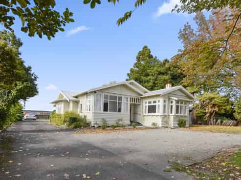 100 Ranolf Street, Glenholme