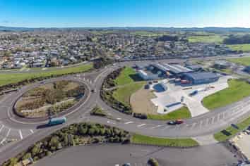 Brand new Food or Retail site - SH1 exposure. 