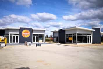 Brand new Food or Retail site - SH1 exposure. 