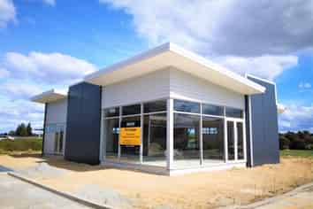 Brand new Food or Retail site - SH1 exposure. 