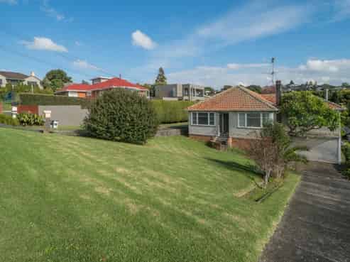 10 Queenstown Road, Hillsborough