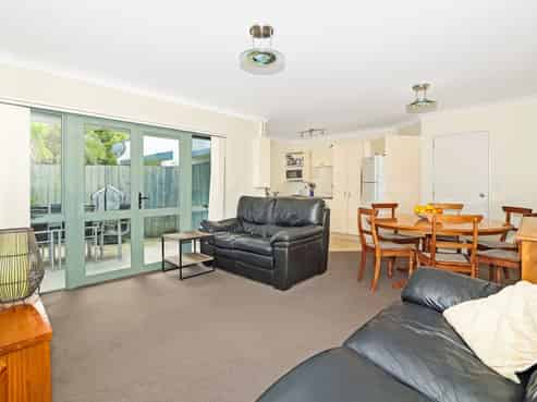 6/7 Robins Road, Judea